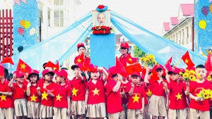 TRƯỜNG MẦM NON KỲ PHƯƠNG “RỰC RỠ CỜ HOA CHÀO  MỪNG ĐẠI LỄ 30/04”
