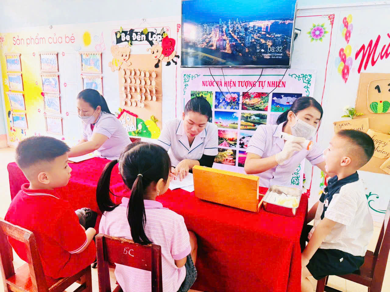 TRƯỜNG MẦM NON KỲ PHƯƠNG PHỐI HỢP TRẠM Y TẾ KHÁM SỨC KHỎE ĐỊNH KỲ CHO TRẺ TẠI TRƯỜNG.