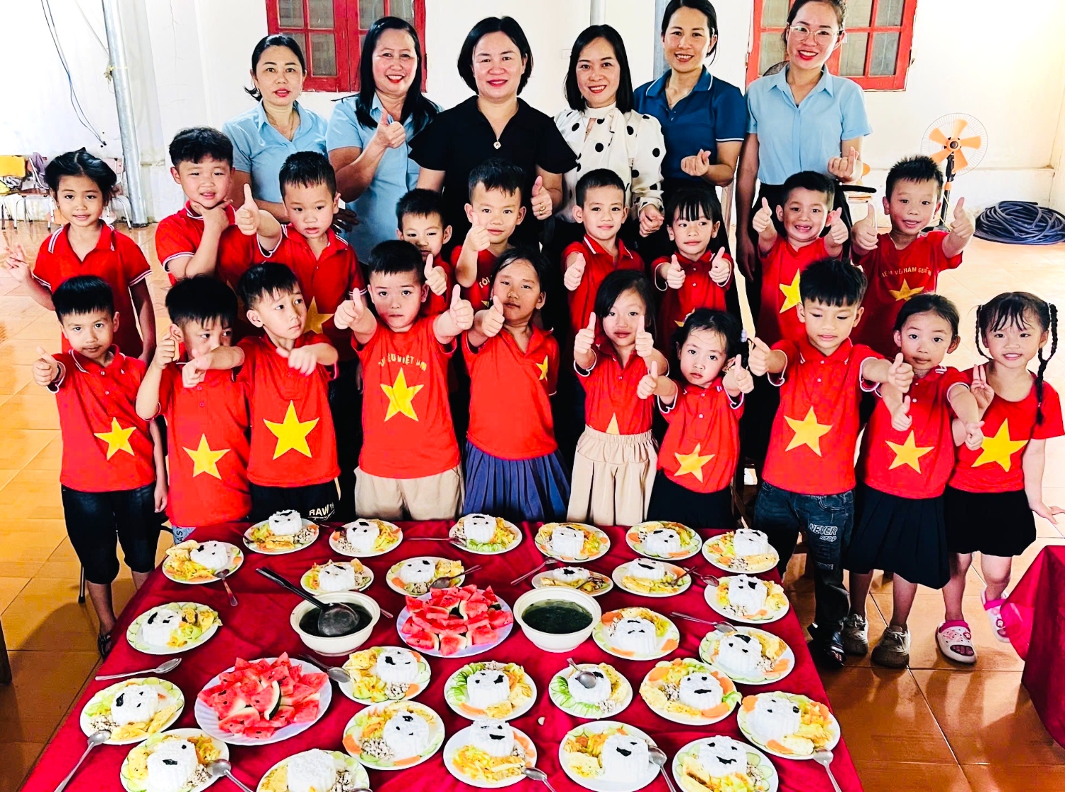 TRƯỜNG MẦM NON KỲ PHƯƠNG TỔ CHỨC BỮA ĂN CHO TRẺ DƯỚI NHIỀU HÌNH THỨC