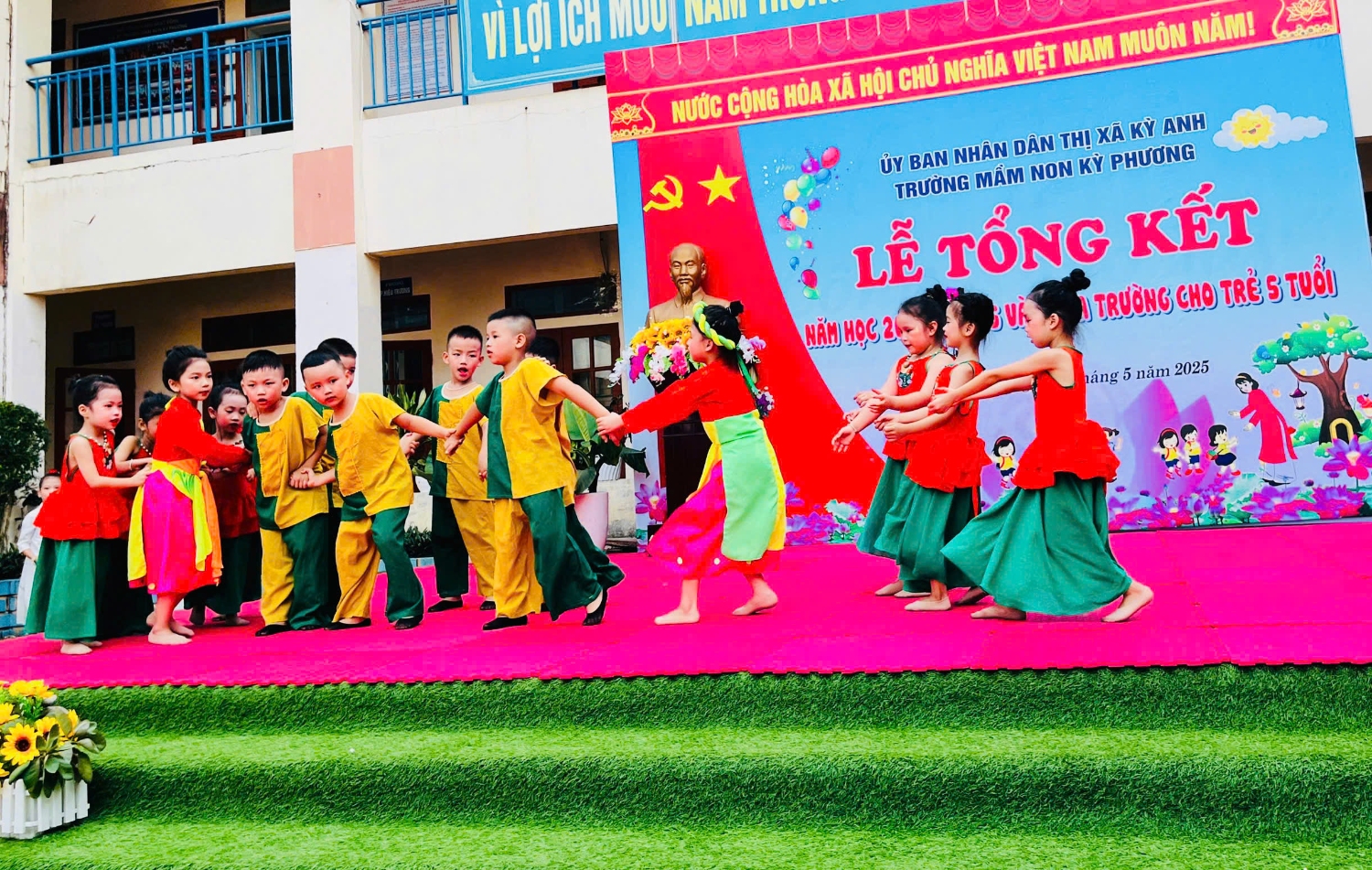 VĂN NGHỆ 5 T