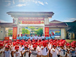 BÉ MẦM NON THAM QUAN TRƯỜNG TIỂU HỌC – “NHỮNG BƯỚC CHÂN NHỎ ĐẦY TÒ MÒ”