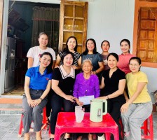 TRƯỜNG MẦM NON KỲ PHƯƠNG TỔ CHỨC THĂM HỎI, TẶNG QUÀ TRI ÂN CÁC GIA ĐÌNH CÓ CÔNG VỚI CÁCH MẠNG LÀ THÂN NHÂN CÁN BỘ, GIÁO VIÊN, NHÂN VIÊN TRONG NHÀ TRƯỜNG NHÂN DỊP 27/7