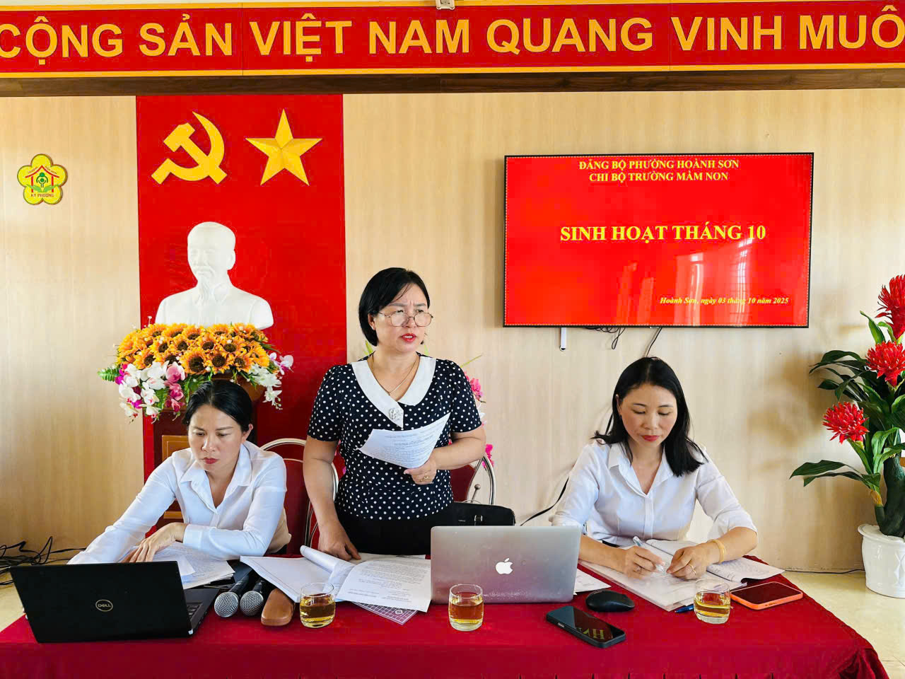 CHI BỘ TRƯỜNG MẦM NON KỲ PHƯƠNG TỔ CHỨC SINH HOẠT THƯỜNG KỲ THÁNG 10, TRIỂN KHAI NGHỊ QUYẾT 71,72,79 CỦA BỘ CHÍNH TRỊ VÀ XÉT LÝ LỊCH KẾT NẠP CHO QUẦN CHÚNG ƯU TÚ NGUYỄN THỊ HIỆP