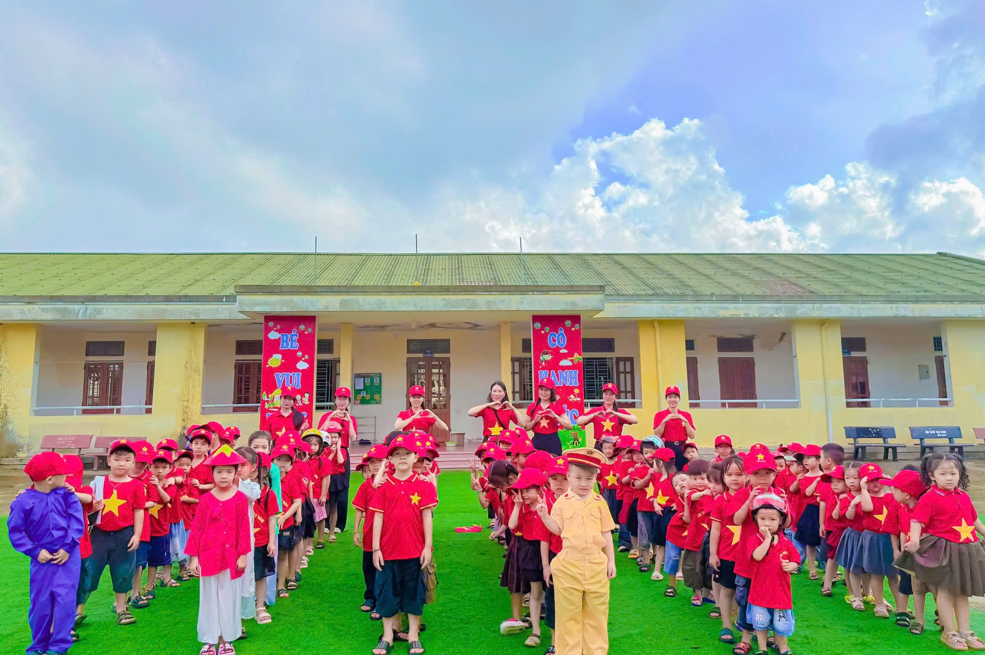 HOẠT ĐỘNG BÉ VỚI AN TOÀN GIAO THÔNG