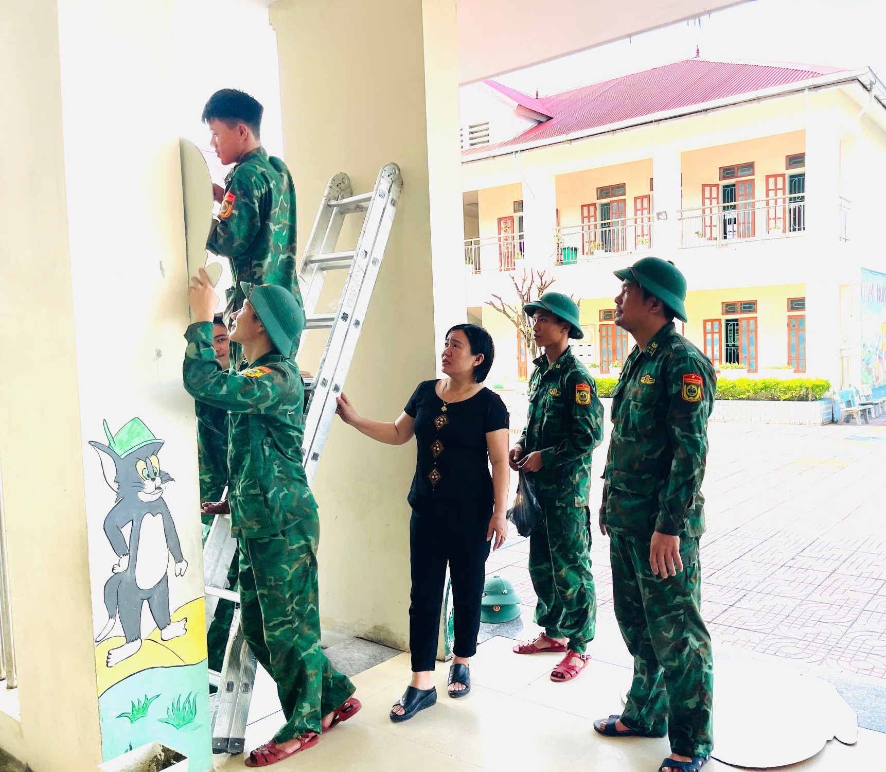 CÔNG TÁC KHĂC PHỤC SAU CƠN BÃO SỐ 10 CỦA TRƯỜNG MẦM NON KỲ PHƯƠNG