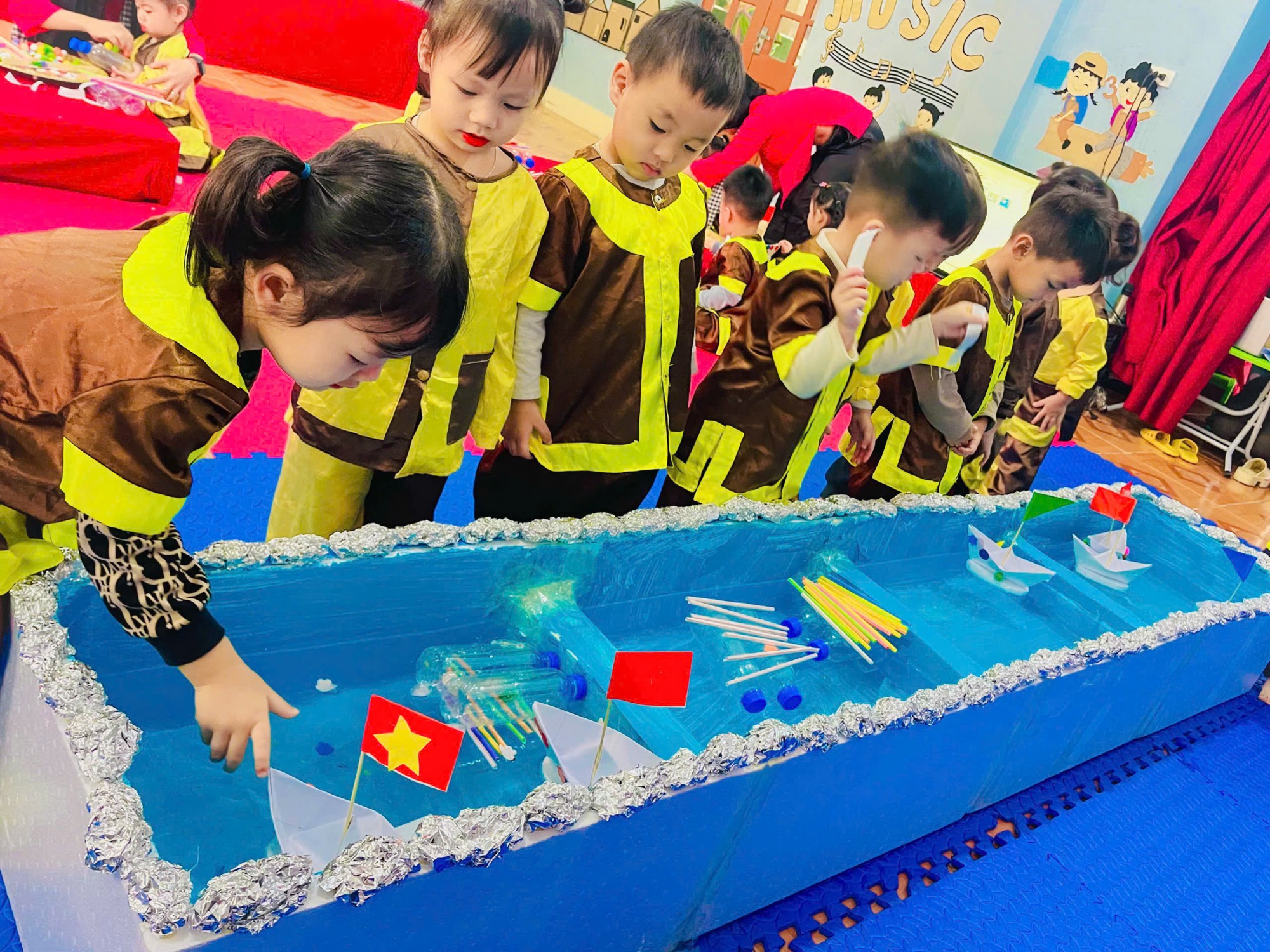 Tạo môi trường giáo dục thân thiện, an toàn, kích thích sự tò mò và hứng thú học tập của trẻ.