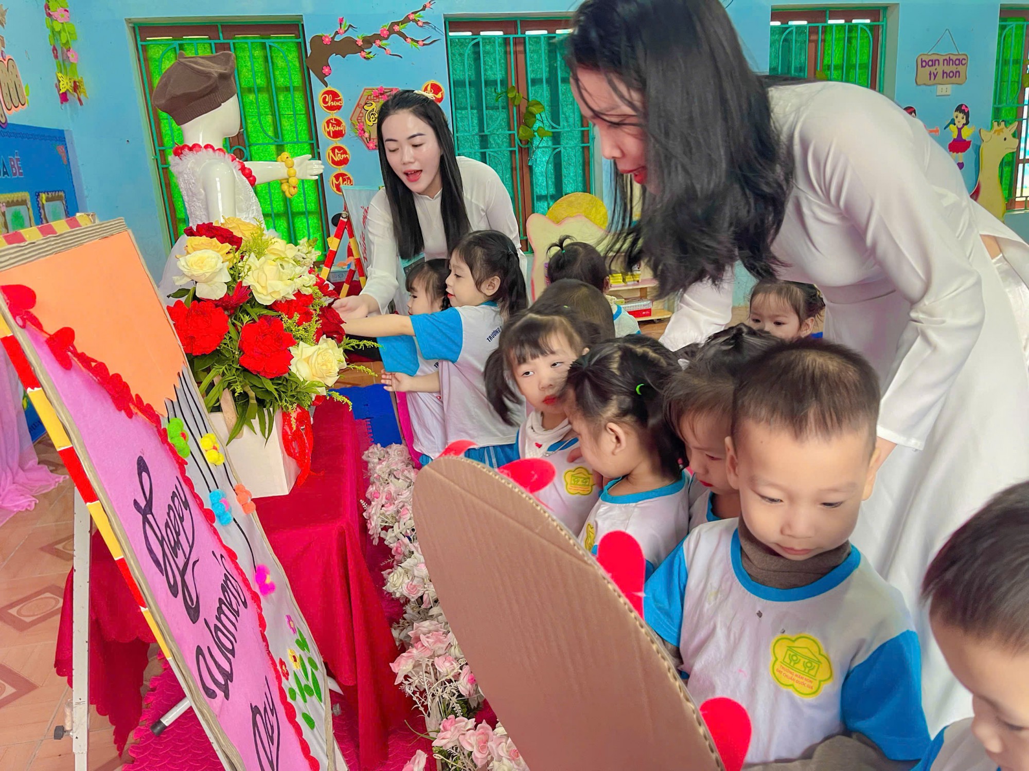 Tổ chức các giờ dạy mẫu ứng dụng phương pháp giáo dục tiên tiến